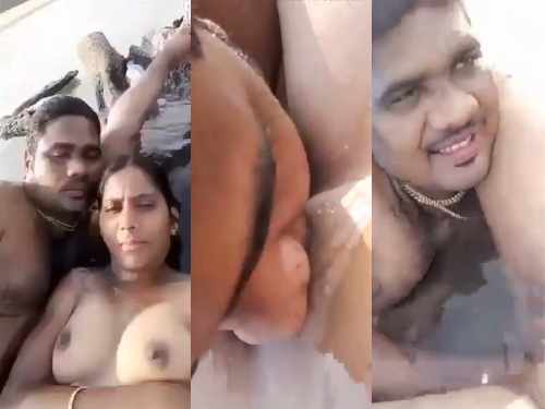 Telugu village aunty pussy fingered and Licking Outdoor in River