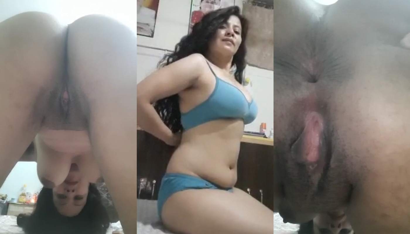 Desi Sexy Big Boobs Girlfriend Showing Boobs Pussy Asshole and Fingering 2 Clips