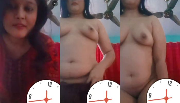 Pakistani milf showing Boobs on video call