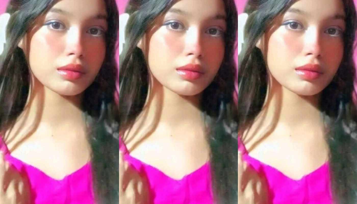 Young Girl Showing Her Boobs