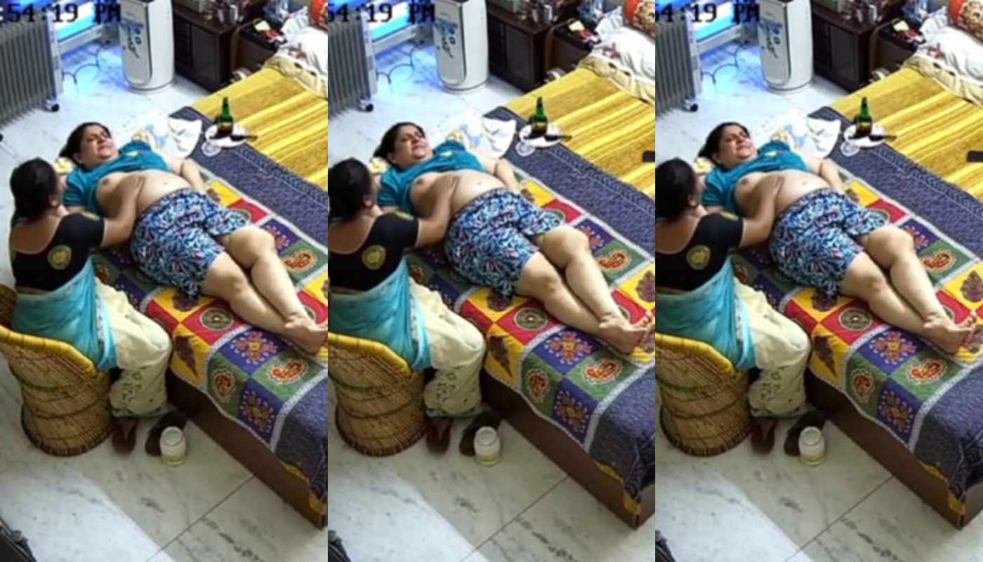 Chubby Desi Bhabhi Nude Boob Oil Massage With Her Maid Hand Hot Hidden Cam Nude Clip