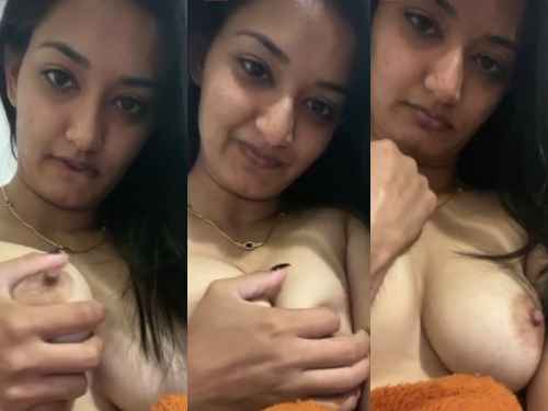Cute pakistani Babe Showing her cute boobis