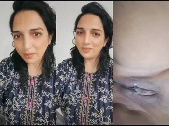 Sexy Cute Girl Showing Her Masala Pussy in Bra