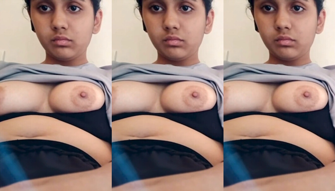 Young Girlfriend Nude Show